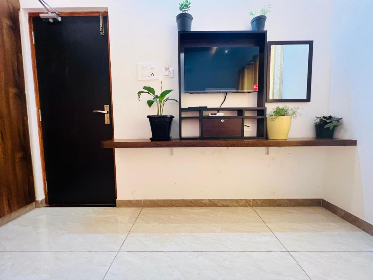 Raja Residency Hotel Alandurai Bagian luar foto